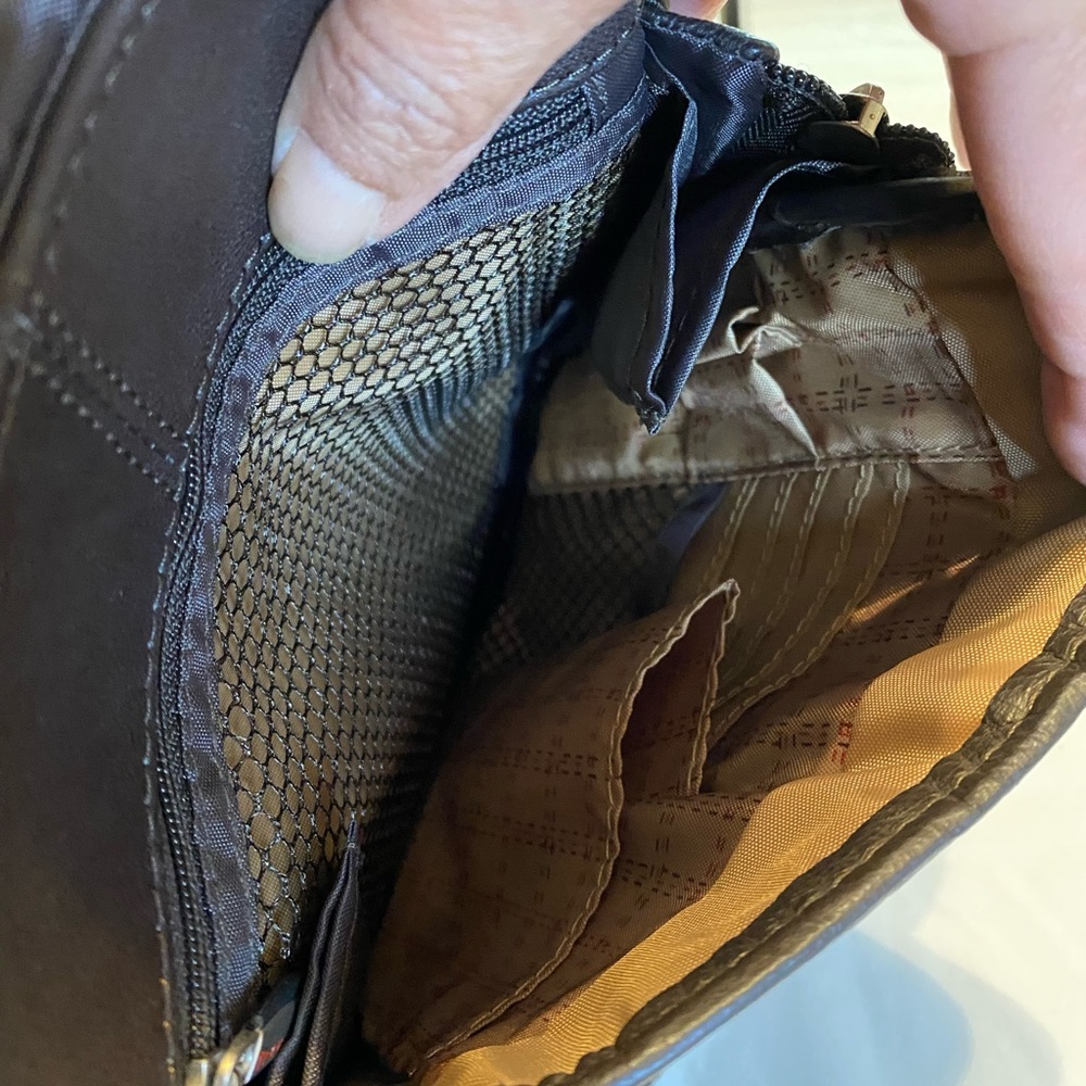 Travelon unisex brown leather crossbody - Picture 5 of 13